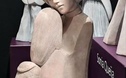 Gros plan sur les sculptures en bronze de l'artiste Sonia Queija. Gros plan sur les sculptures en bronze de l'artiste Sonia Queija.